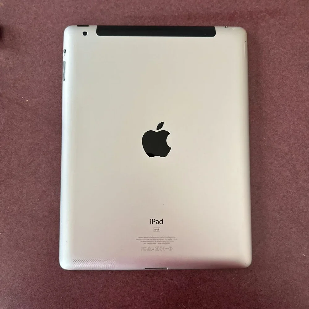 Apple iPad 3rd Generation WiFi + Cellular 32GB Space Grey Fully Unlocked